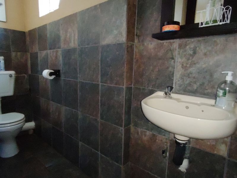 Charming country-style home offering comfort and space! - Photo 8