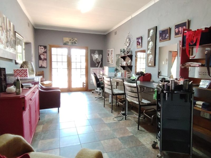 Charming country-style home offering comfort and space! - Photo 6