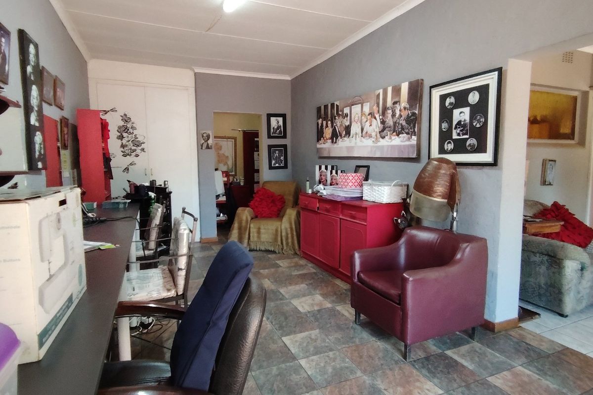 Charming country-style home offering comfort and space! - Photo 5