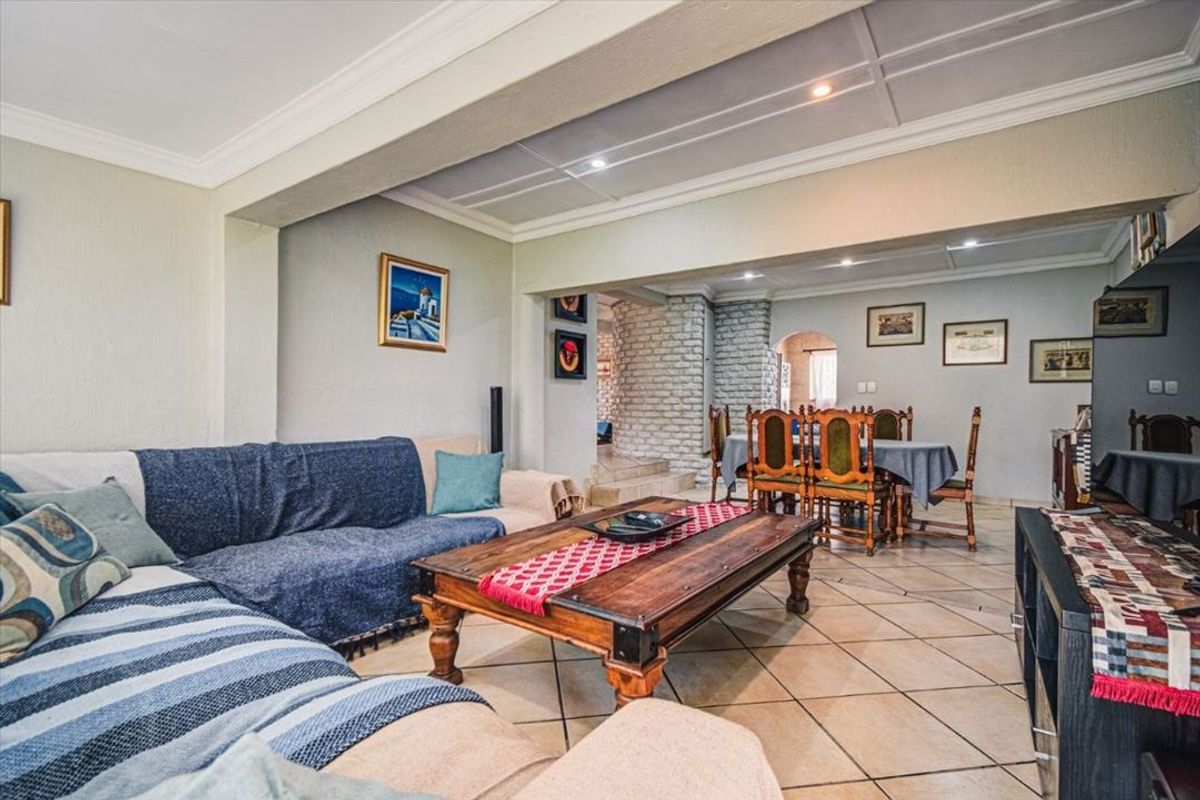 Elegant 3-Bedroom Home with Multiple Living Areas and 5-Car Carport - Photo 2