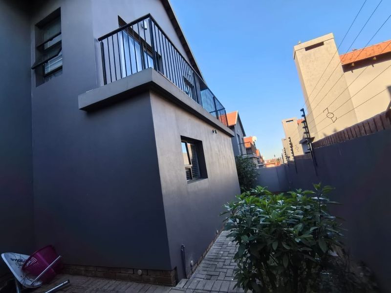 Modern 3-Bedroom Home in Prestigious Suburb – Style, Comfort & Convenience - Photo 4