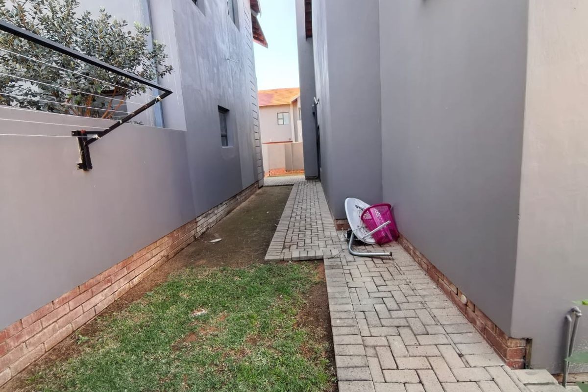 Modern 3-Bedroom Home in Prestigious Suburb – Style, Comfort & Convenience - Photo 5