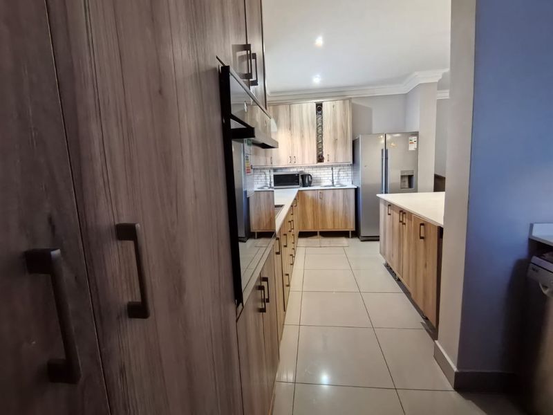 Modern 3-Bedroom Home in Prestigious Suburb – Style, Comfort & Convenience - Photo 10