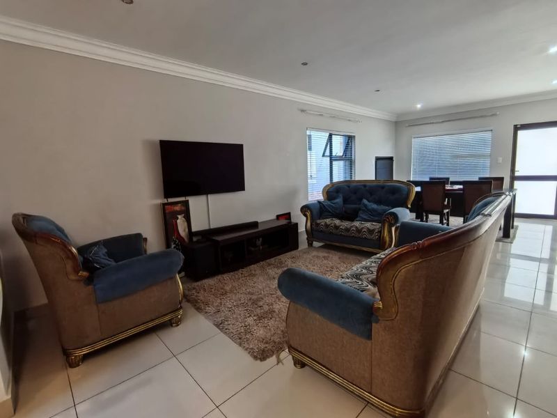 Modern 3-Bedroom Home in Prestigious Suburb – Style, Comfort & Convenience - Photo 7