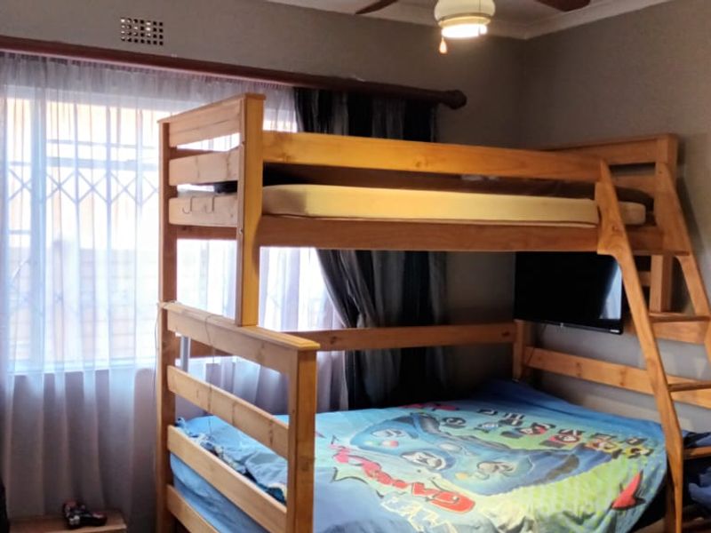 3-Bed Home – Vaalpark Near schools & shops. Includes inverter + 10 solar panels. - Photo 7