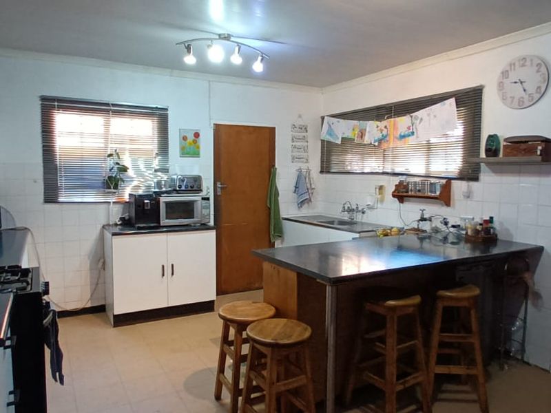 3-Bed Home – Vaalpark Near schools & shops. Includes inverter + 10 solar panels. - Photo 4