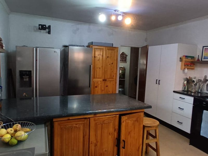 3-Bed Home – Vaalpark Near schools & shops. Includes inverter + 10 solar panels. - Photo 5