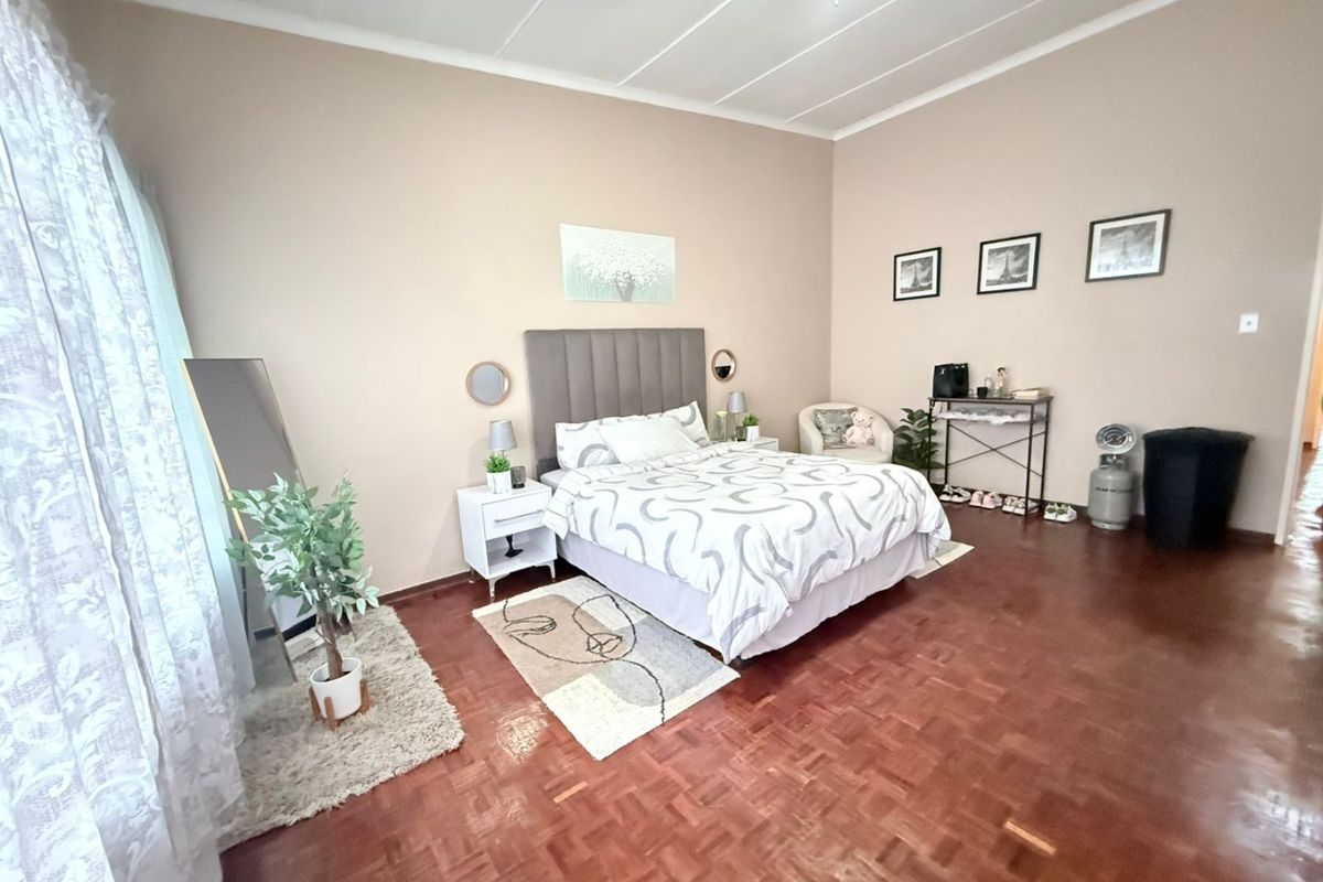 Move in Ready 2 Bedroom double story townhouse for sale in Navalsig, Bloemfontein - Photo 5