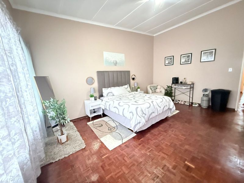 Move in Ready 2 Bedroom double story townhouse for sale in Navalsig, Bloemfontein - Photo 5