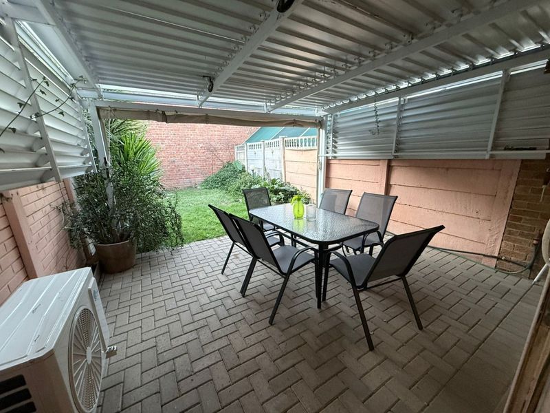 Move in Ready 2 Bedroom double story townhouse for sale in Navalsig, Bloemfontein - Photo 9