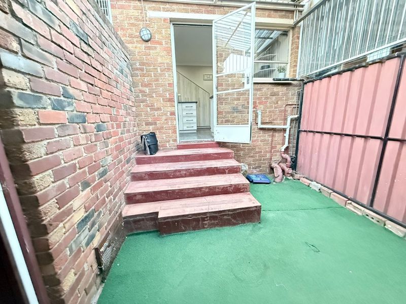 Move in Ready 2 Bedroom double story townhouse for sale in Navalsig, Bloemfontein - Photo 8