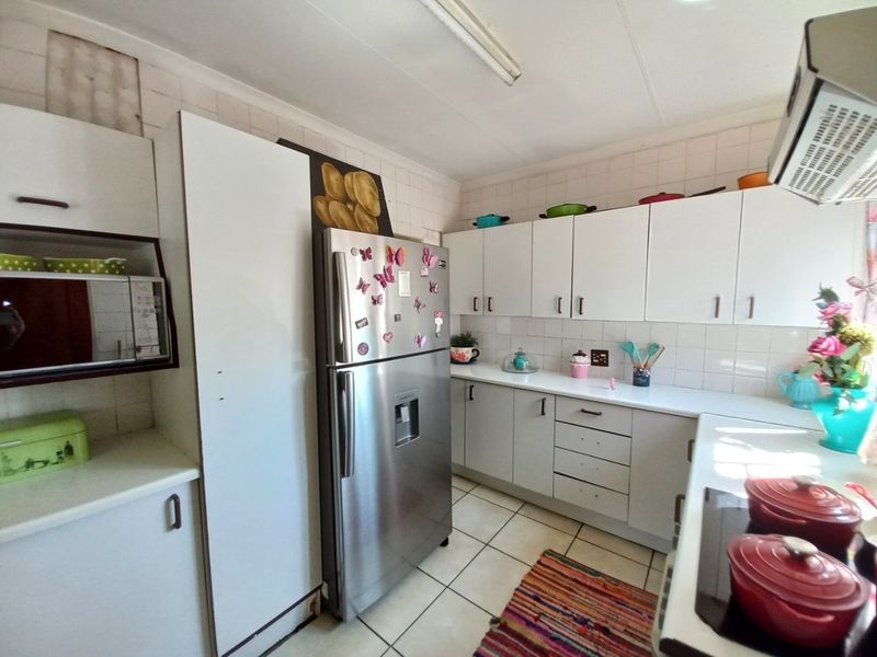 Spacious Family Home with Cottage and Incsome Potential in Peaceful Marland - Photo 7