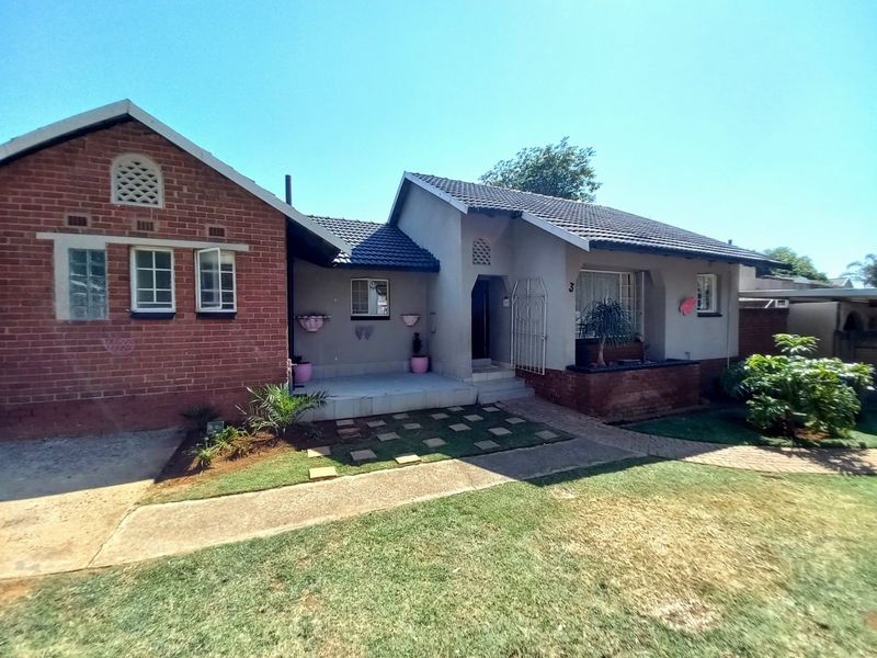 Spacious Family Home with Cottage and Incsome Potential in Peaceful Marland - Photo 2