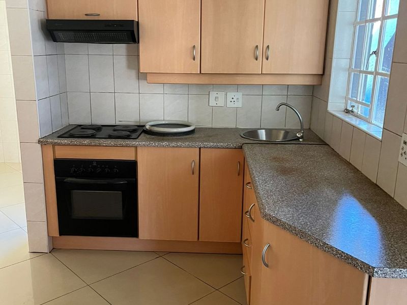 3 Bedroom- Lovely Newly Renovated Family Home in Amandasig  - Photo 2