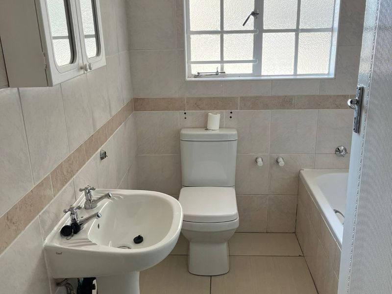 3 Bedroom- Lovely Newly Renovated Family Home in Amandasig  - Photo 10