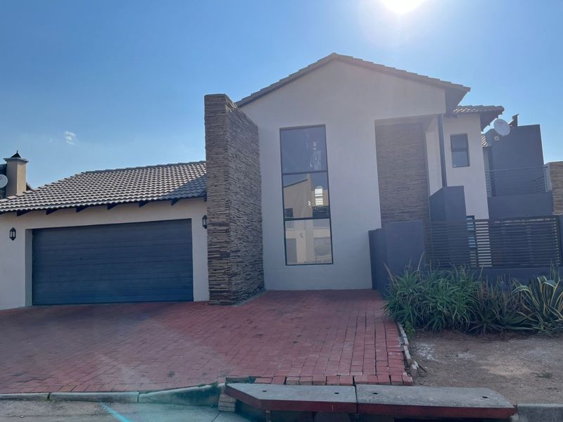 4 Bedroom house for sale in Theresapark for sale - Photo 3