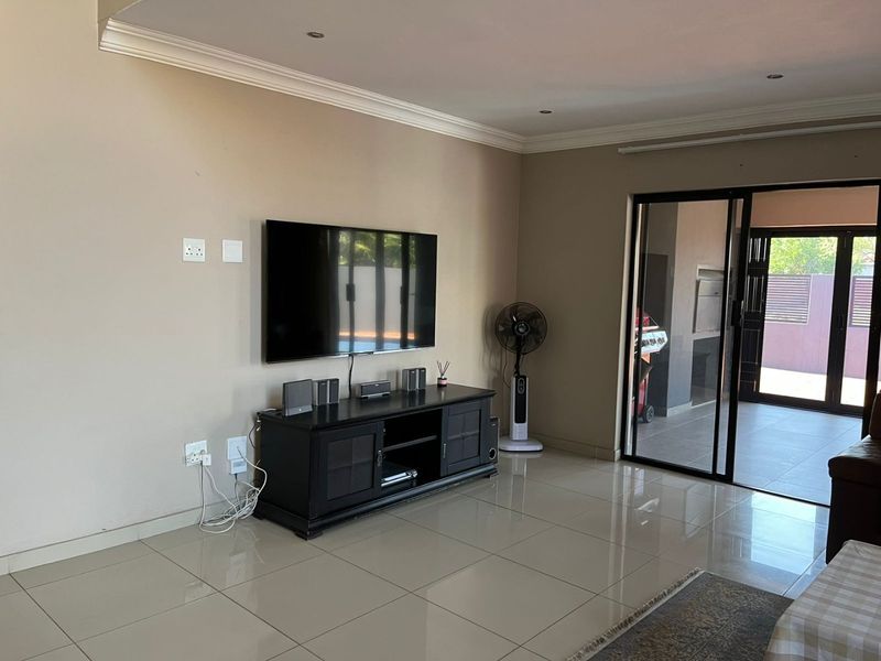 4 Bedroom house for sale in Theresapark for sale - Photo 8