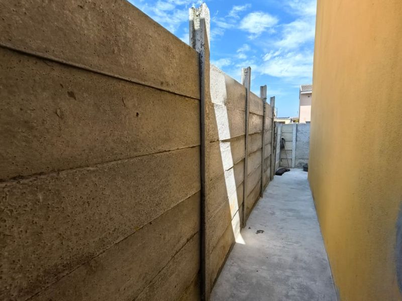 Three bedroom family home for sale in Pelican park - Photo 2