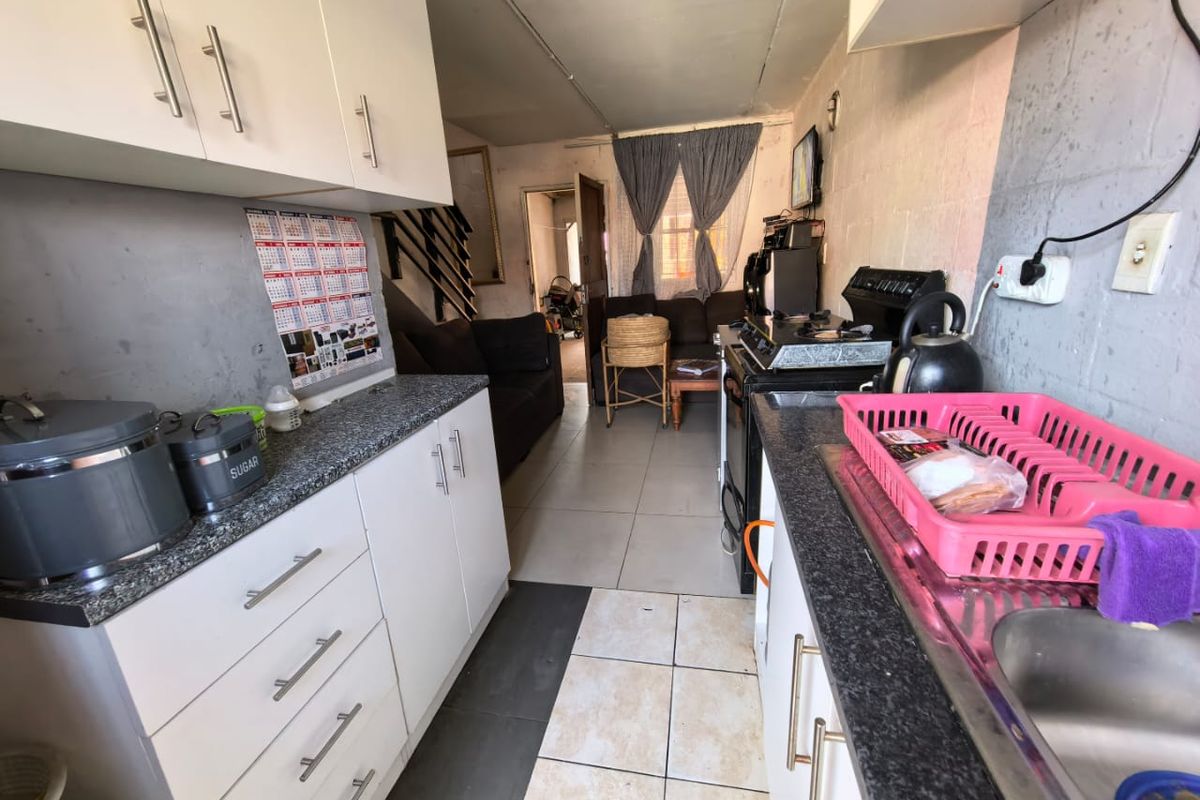 Three bedroom family home for sale in Pelican park - Photo 3