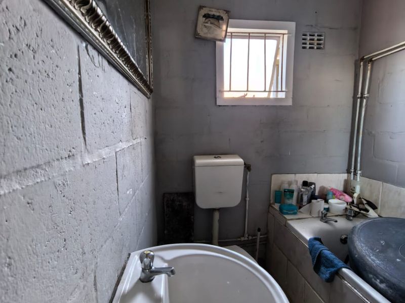 Three bedroom family home for sale in Pelican park - Photo 6