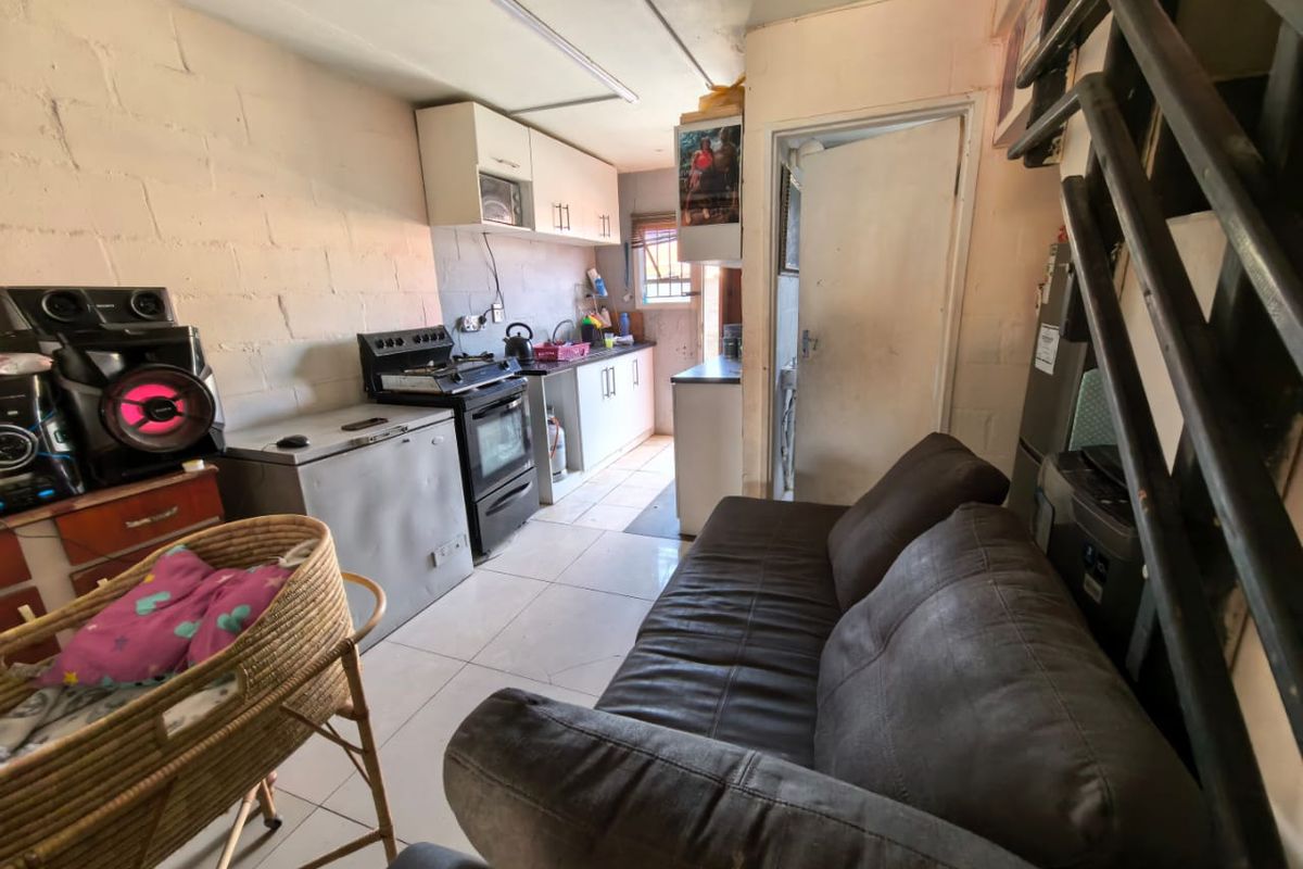 Three bedroom family home for sale in Pelican park - Photo 4