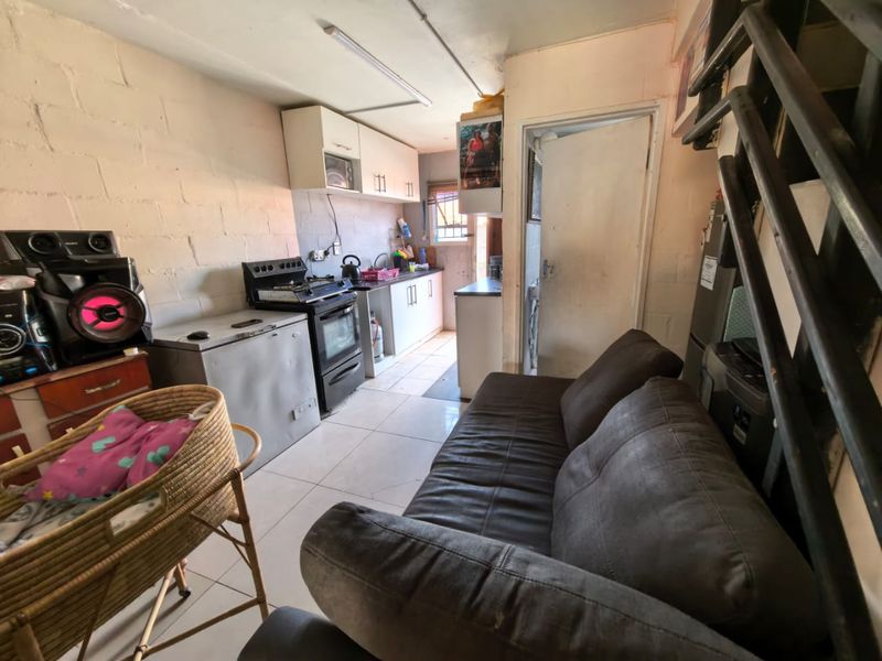 Three bedroom family home for sale in Pelican park - Photo 4