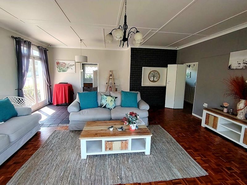 6 Bedroom House for Sale in Abbotsford - Photo 9