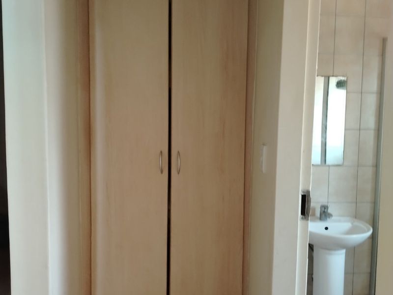 Three bedroom in Brettenwood gardens- Reyno ridge, close to everything you need... - Photo 8