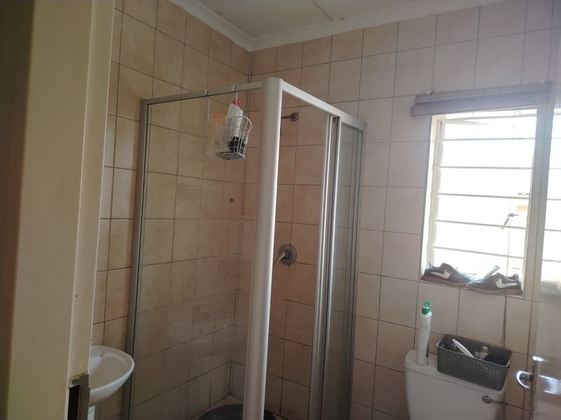 Three bedroom in Brettenwood gardens- Reyno ridge, close to everything you need... - Photo 9