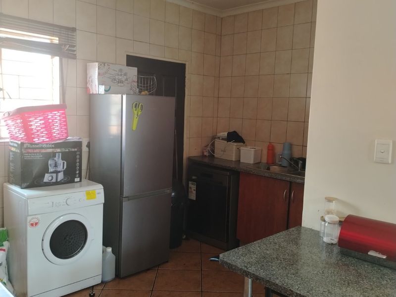 Three bedroom in Brettenwood gardens- Reyno ridge, close to everything you need... - Photo 3