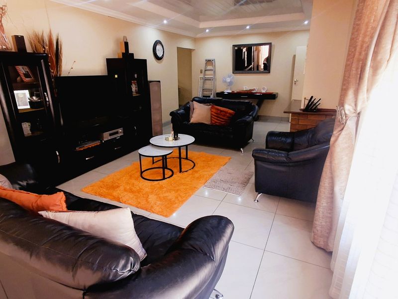 "3-bedroom home in a perfect location on the main road in Sasolburg, within walking distance to schools and all major amenities." - Photo 2