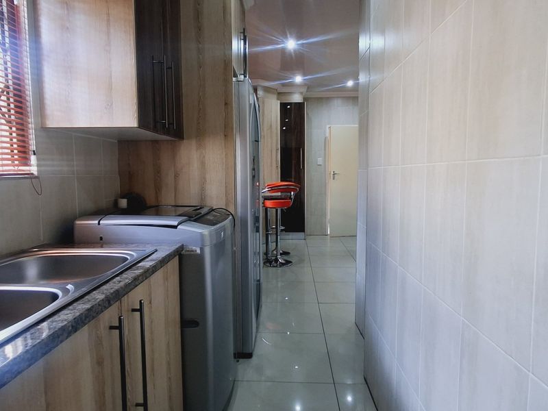 "3-bedroom home in a perfect location on the main road in Sasolburg, within walking distance to schools and all major amenities." - Photo 5