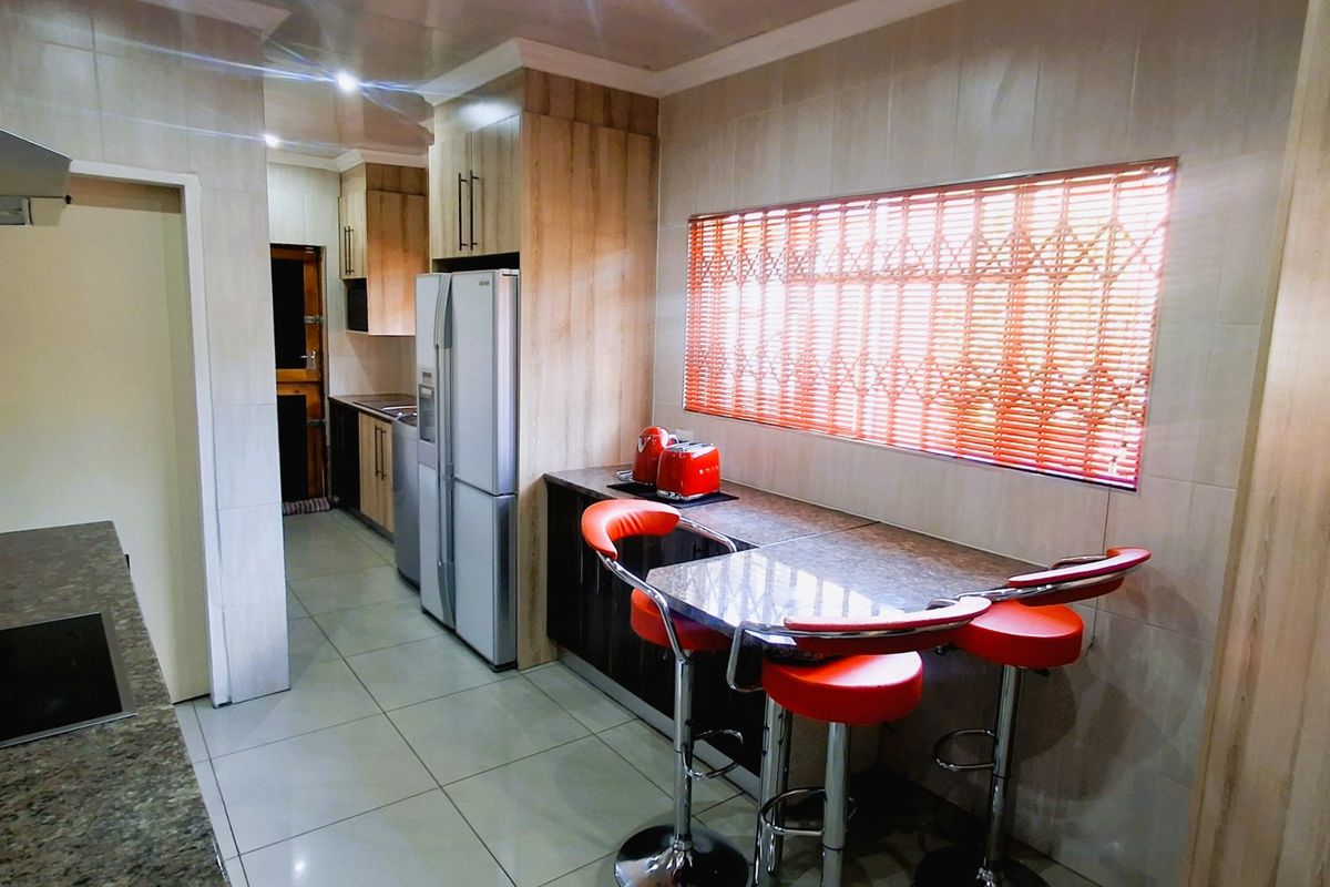 "3-bedroom home in a perfect location on the main road in Sasolburg, within walking distance to schools and all major amenities." - Photo 4