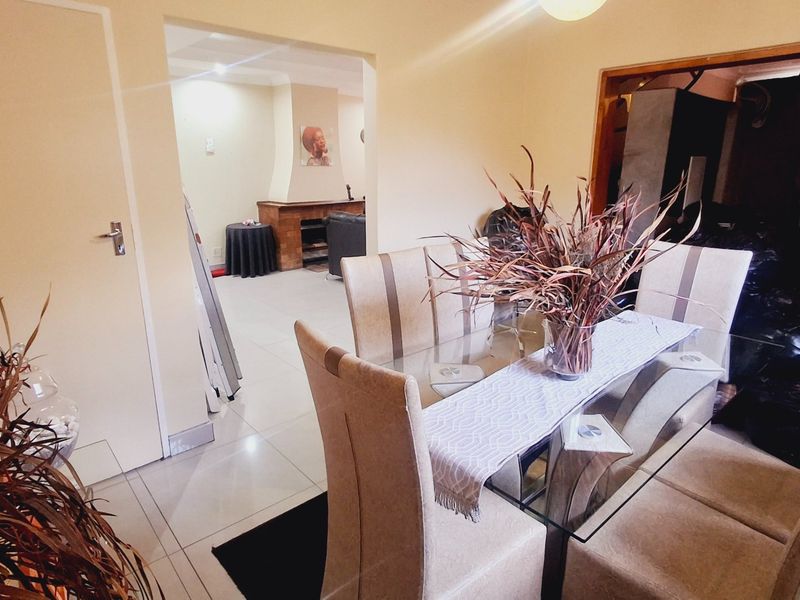 "3-bedroom home in a perfect location on the main road in Sasolburg, within walking distance to schools and all major amenities." - Photo 3