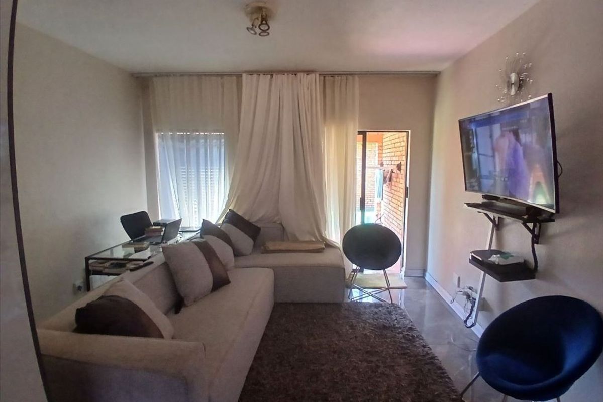 Charming 2-Bedroom Home with Garage in Prime Location - Photo 2