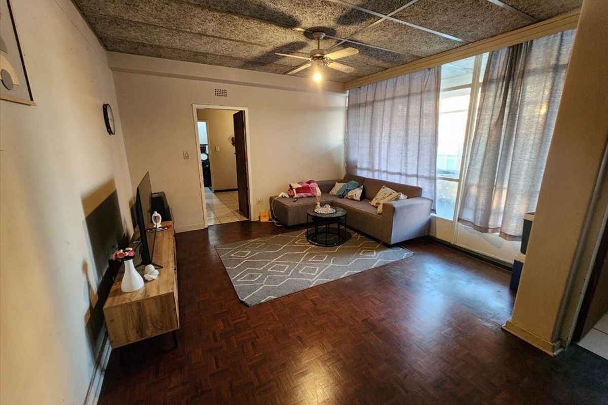 Modern 2-Bedroom Home with Pool and Comfortable Living - Photo 2