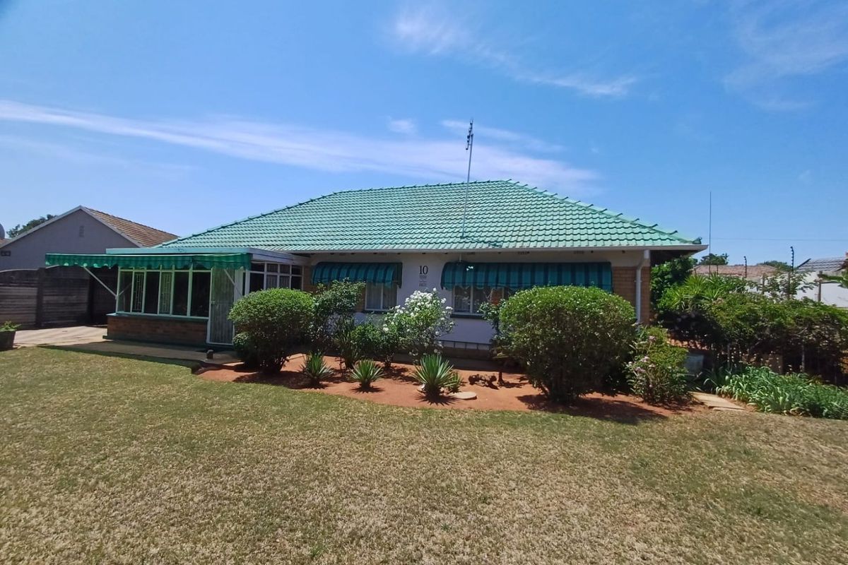 Spacious 3-Bedroom Family Home for Sale in Stilfontein Ext 4 - Photo 3