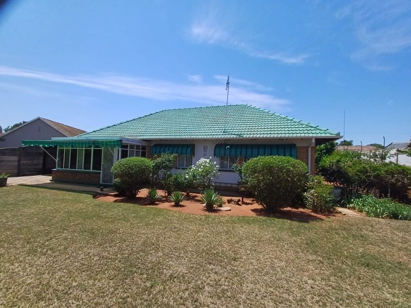 Spacious 3-Bedroom Family Home for Sale in Stilfontein Ext 4 - Photo 3