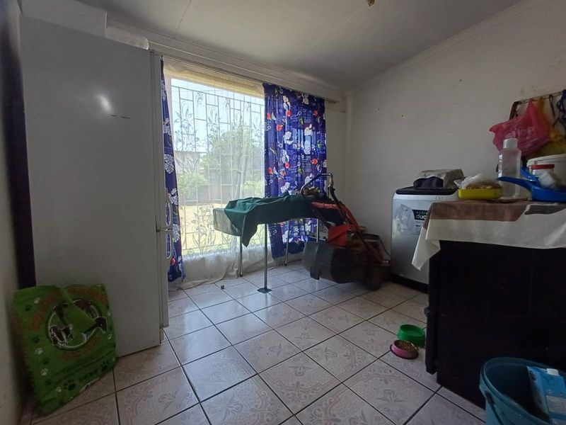 Spacious 3-Bedroom Family Home for Sale in Stilfontein Ext 4 - Photo 8