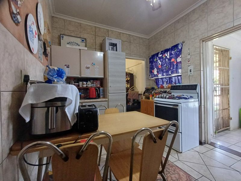 Spacious 3-Bedroom Family Home for Sale in Stilfontein Ext 4 - Photo 7