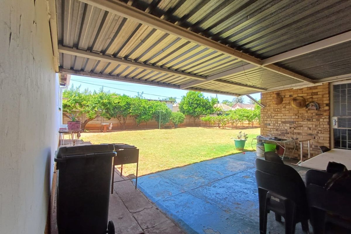 Spacious 3-Bedroom Family Home for Sale in Stilfontein Ext 4 - Photo 4