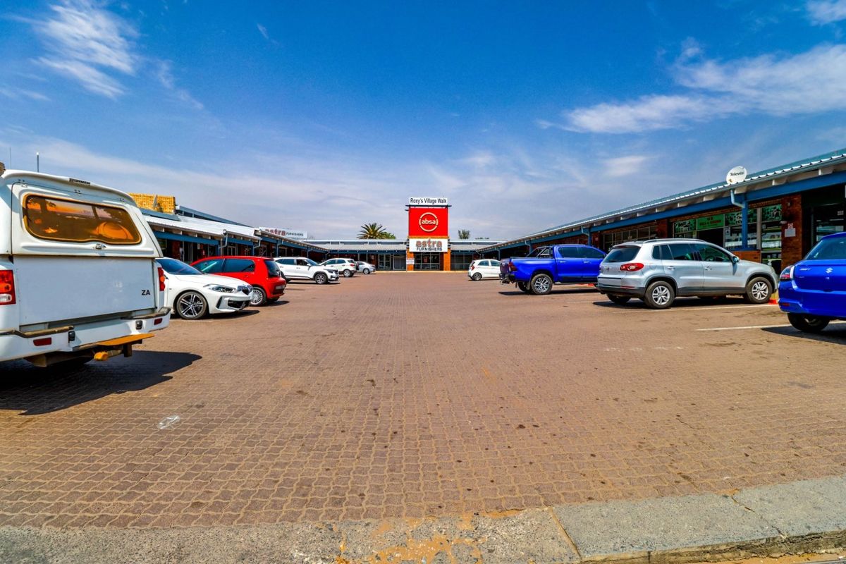 Retail shop / rental within Roxy's Village Walk Shopping Centre, Church Street, Bronkhorstspruit with more than 500 square meterage space! - Photo 2