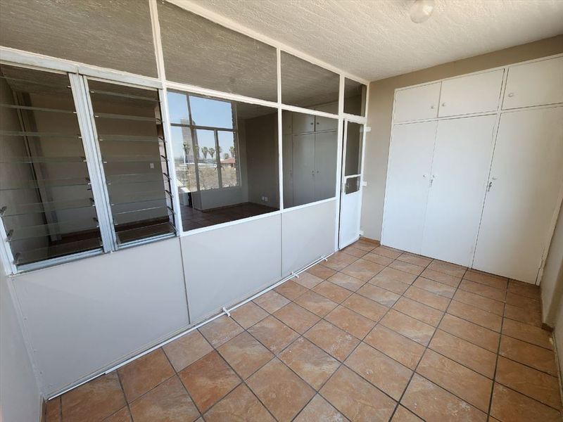 Neat and low-maintenance - Photo 3