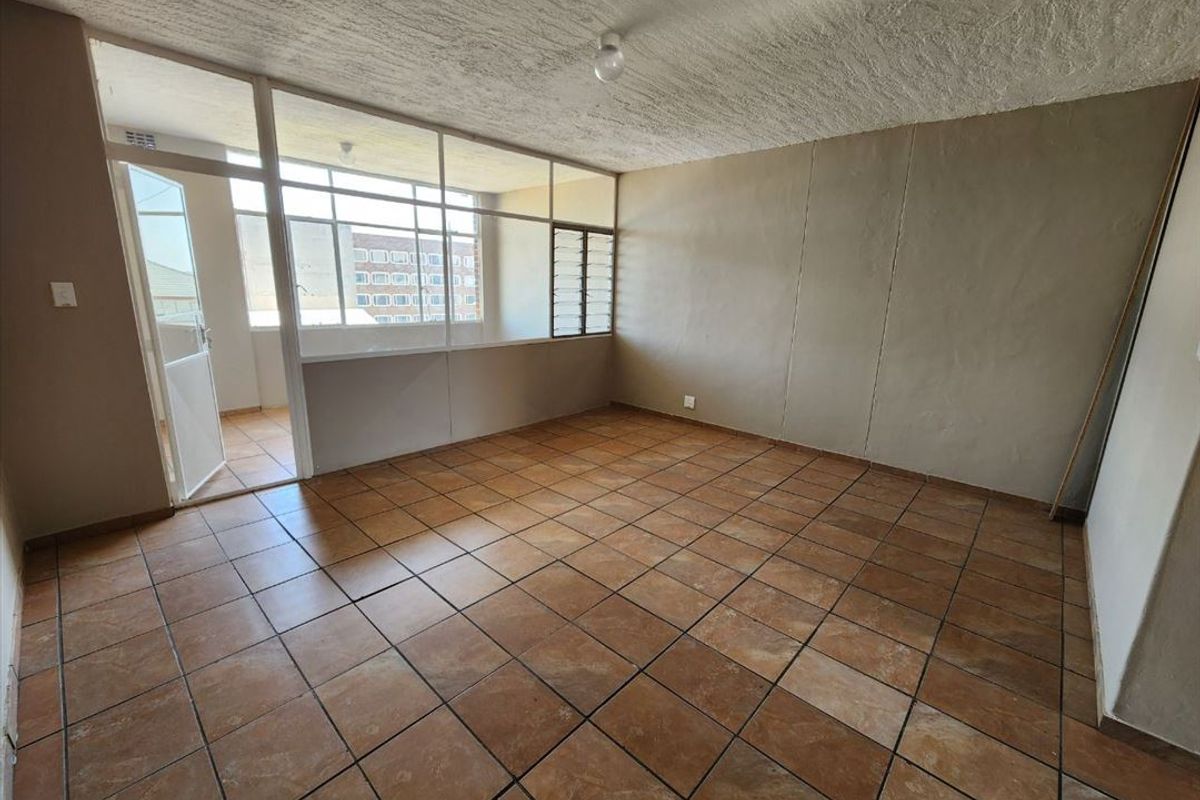 Neat and low-maintenance - Photo 2