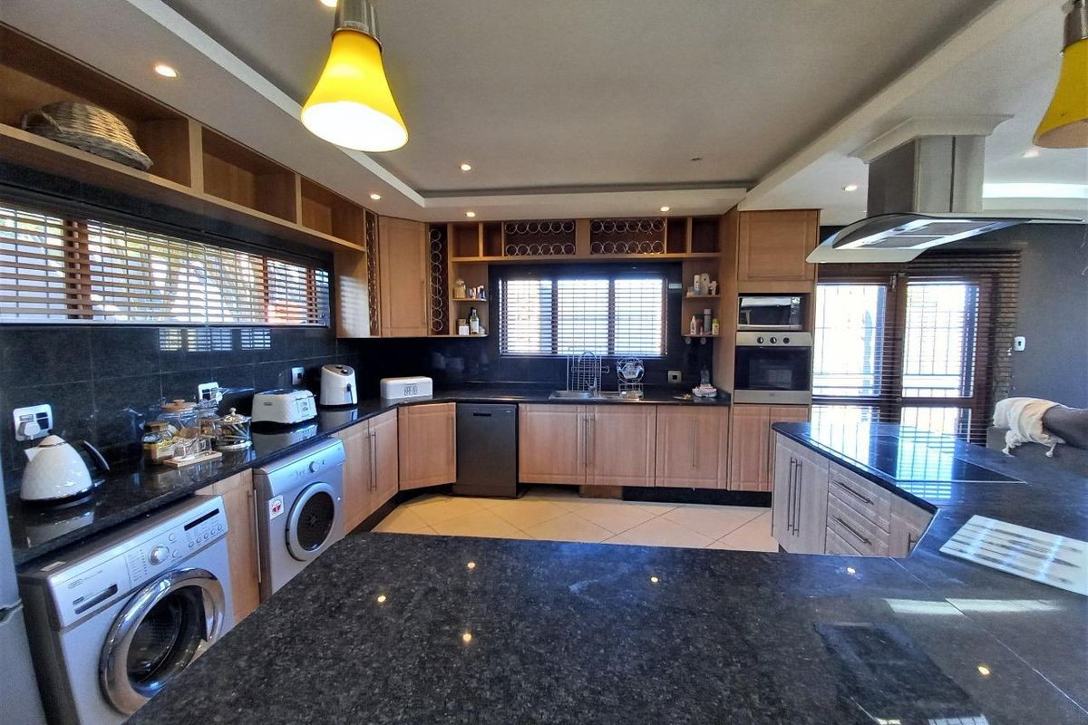 Magnificent Bali-Style Home with Mountain Views in Vaal Marina - Photo 4