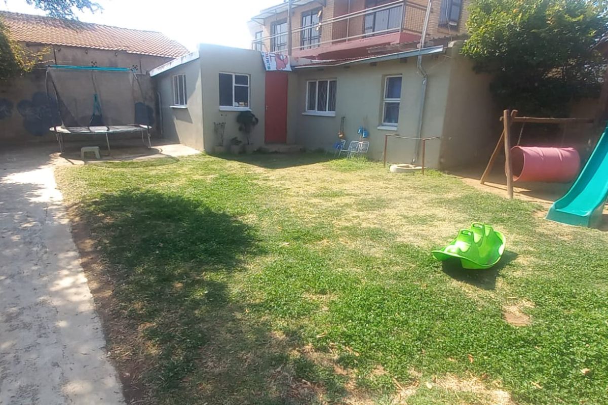 A Stunning 3-Bedroom Family Home – Perfect for starting a creche with everything in place. - Photo 4