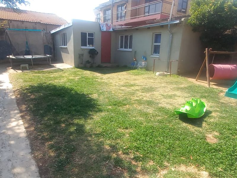 A Stunning 3-Bedroom Family Home – Perfect for starting a creche with everything in place. - Photo 4