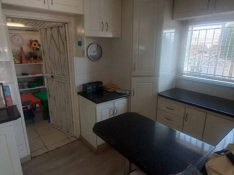 A Stunning 3-Bedroom Family Home – Perfect for starting a creche with everything in place. - Photo 7