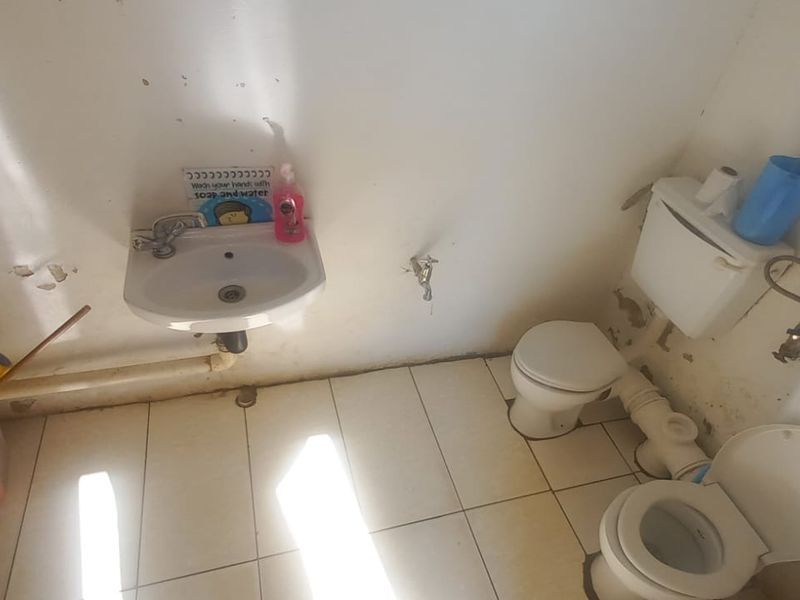 A Stunning 3-Bedroom Family Home – Perfect for starting a creche with everything in place. - Photo 6