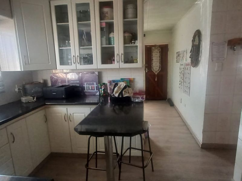 A Stunning 3-Bedroom Family Home – Perfect for starting a creche with everything in place. - Photo 2